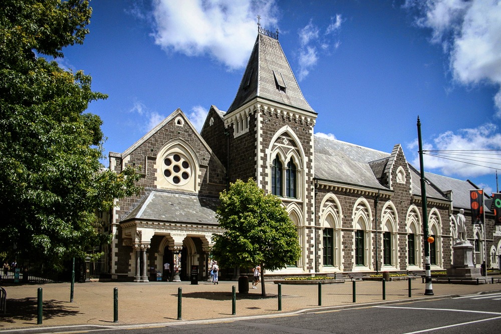 A picture of the Christchurch Museum on a sunny day.