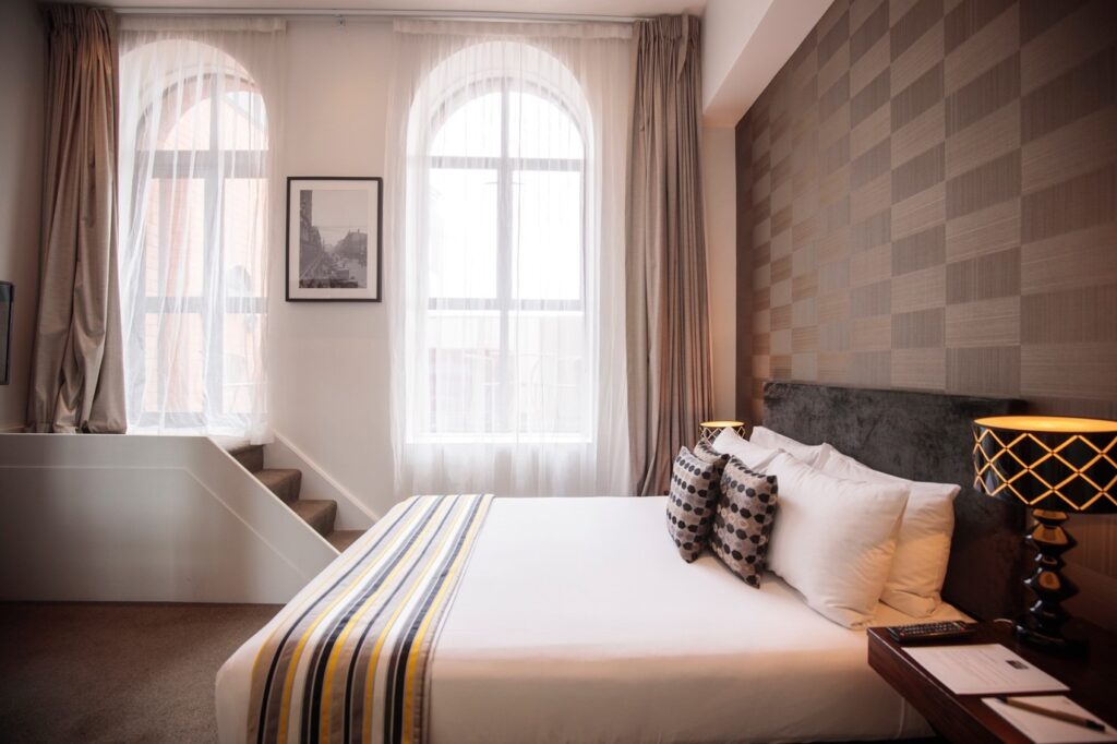 Room Detail – Deluxe Queen Room with Balcony